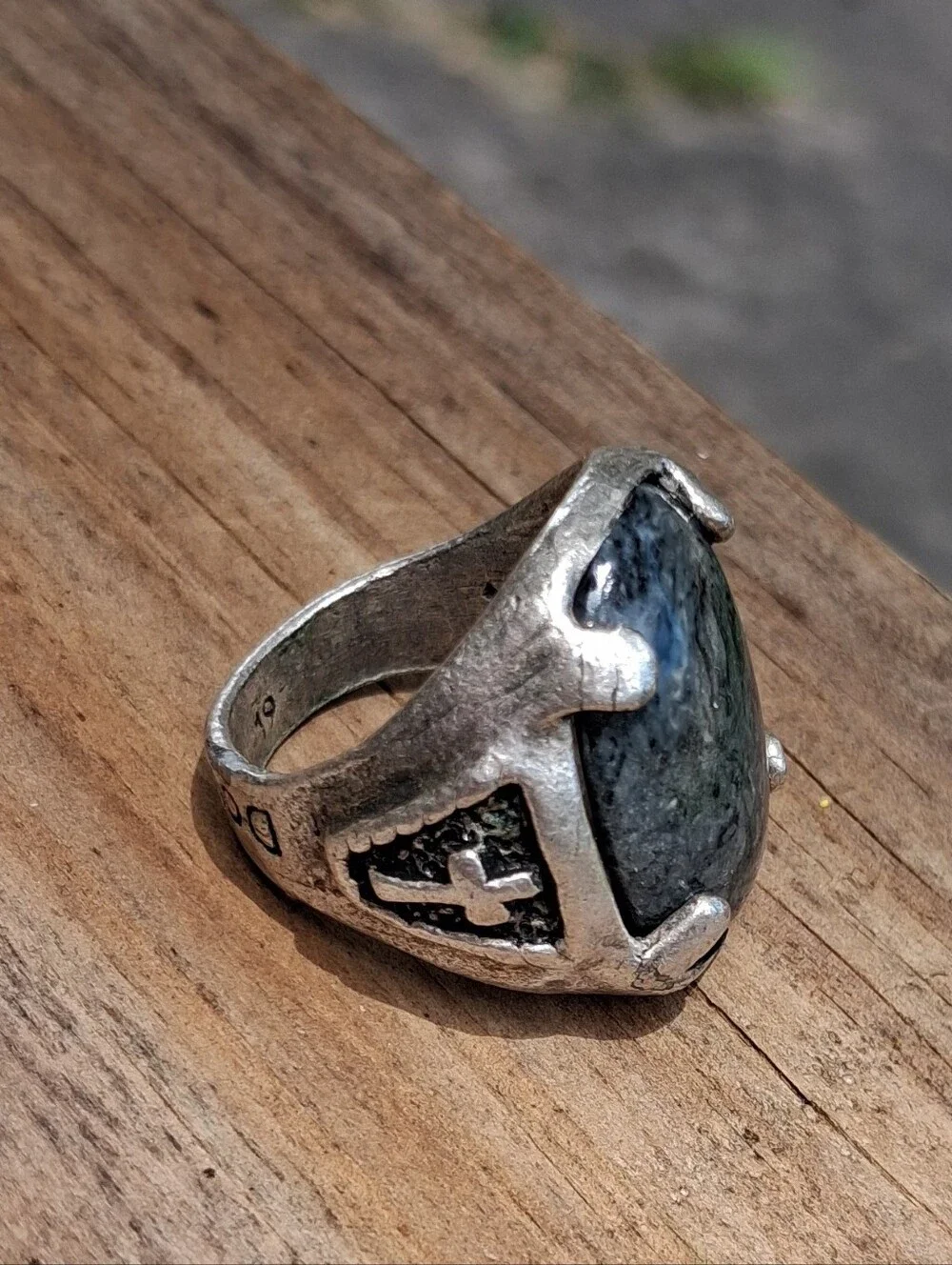 Double U Frenk Men's Silver Tone Cross Ring - Dark Stone